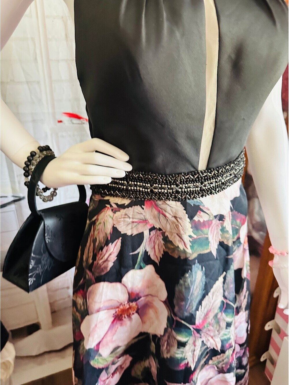 Chic Floral A-Line Party Dress in Black and Pink - Picture 8 of 14